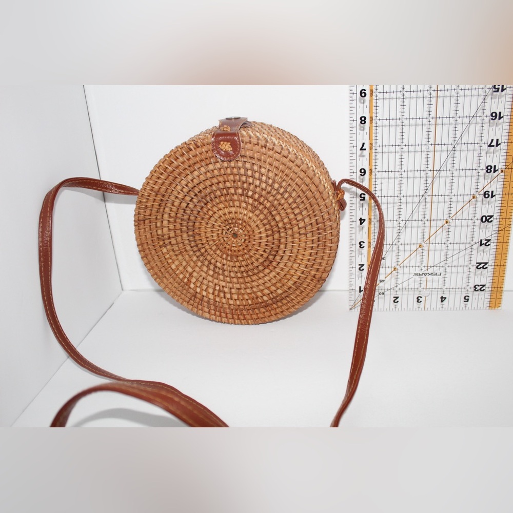 Round Rattan Wicker Crossbody Boho Bag - Picture 2 of 7